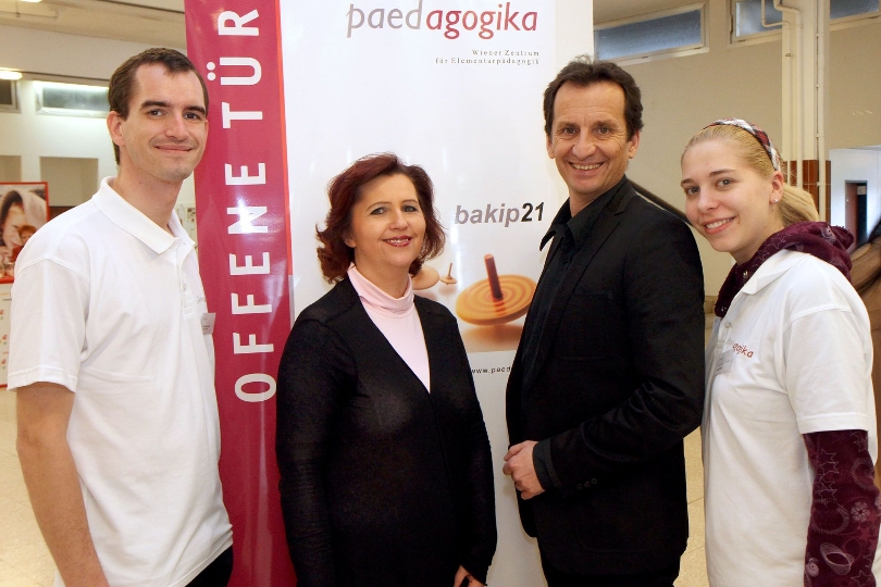 Bildungsstadtrat Christian Oxonitsch mit der Direktorin der BAKIP Dr. Brigitte Cizek beim Tag der offenen Tür