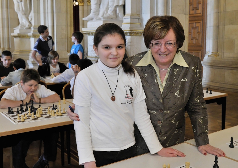 Dritte Landtagspräsidentin Klicka sagte im Rahmen der Schachenquete, Schach fördere vor allem die Entwicklung der Kinder