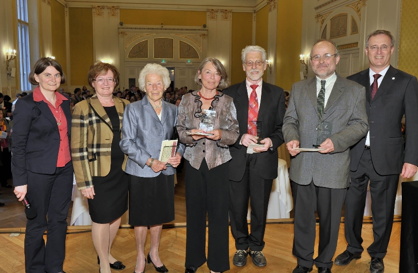 Die Dritte Landtagspräsidentin Marianne Klicka (Zweite von links) übergab die Preise gemeinsam mit dem Geschäftsführer der CS, Robert Oberndorfer (im Bild ganz rechts), Karin Weiler (im Bild ganz links) moderierte.