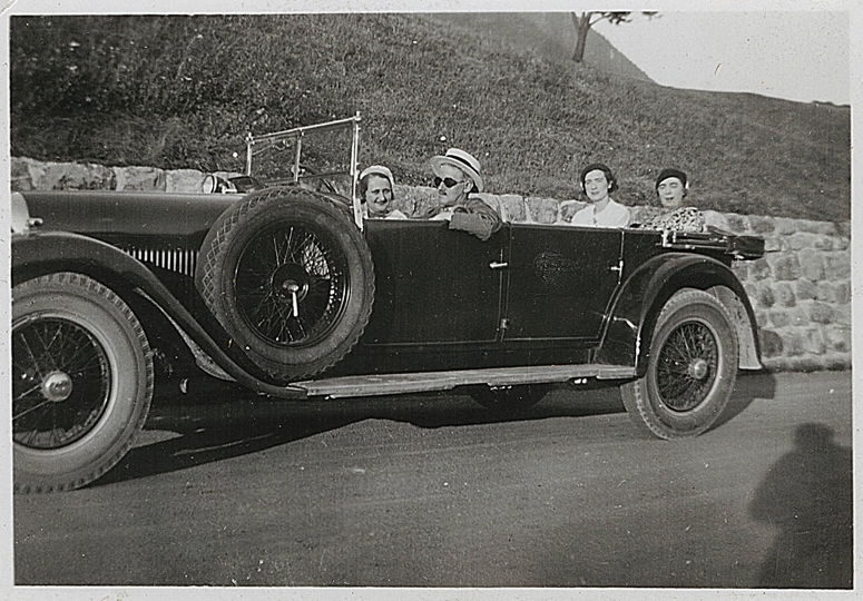 Autoausfahrt "Jolls Joyce": James, Lucia und Nora Joyce, Sommer 1932, Feldkirch 