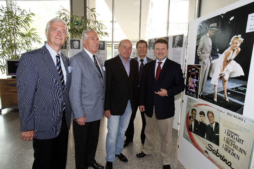 Stadtrat Ludwig freute sich gemeinsam mit den Vorstandsmitgliedern des Auslandsösterreicher-Weltbunds über das riesige Publikumsinteresse bei der Eröffnung der Ausstellung 