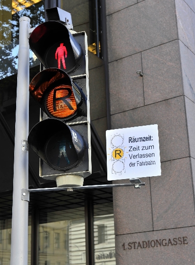 An der Kreuzung Josefstädter Straße/Landesgerichtsstraße startet ein Pilotversuch mit einer Ampel mit Räumzeitanzeige