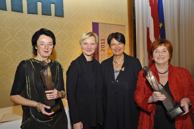 Vizebürgermeisterin Mag.a Renate Brauner und Frauenstadträtin Sandra Frauenberger mit den Wiener Frauenpreisträgerinnen 2011 VALIE EXPORT und Ina Wagner