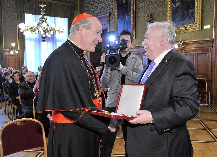 Eminenz Dr. Christoph Kardinal Schönborn und Bgm. Dr. Michael Häupl bei der Verleihung