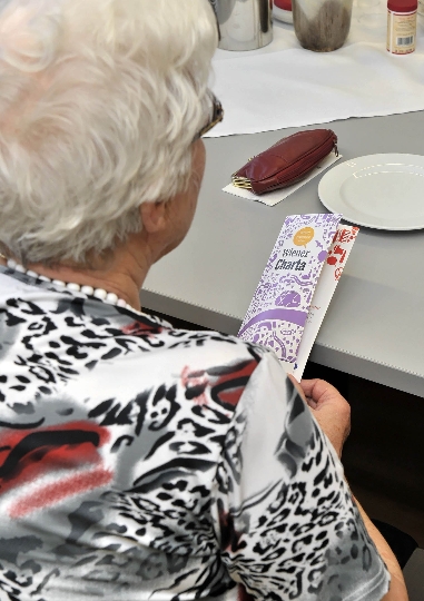 BewohnerInnen im Pensionisten-Wohnhaus Haidehof diskutieren über Wiener Charta