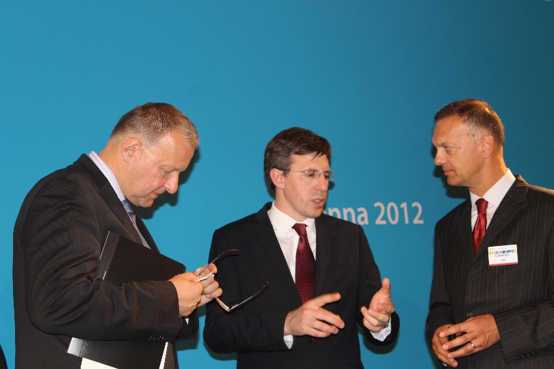 v.li.n.re.: Andrey Massel, polnischer Transportminister; Dorin Chirtoaca, Bürgermeister Chisinau und Anton Kovacev, Vorstandsdirektor HBOR 