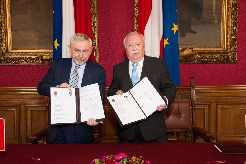 Bürgermeister Michael Häupl und Stadtpräsident Jacek Majchrowski unterzeichnen Kooperationsabkommen
