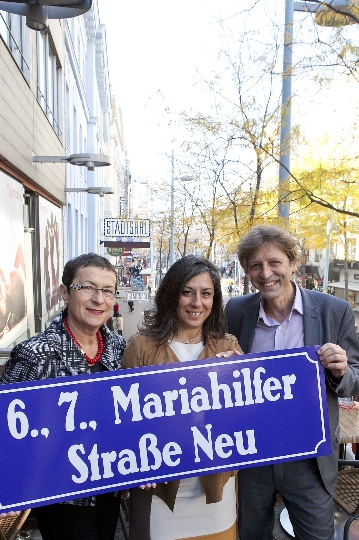 Vizebürgermeisterin Maria Vassilakou, Bezirksvorsteherin Renate Kaufmann und Bezirksvorsteher Thomas Blimlinger präsentieren Konzept "Mariahilfer Straße neu!"