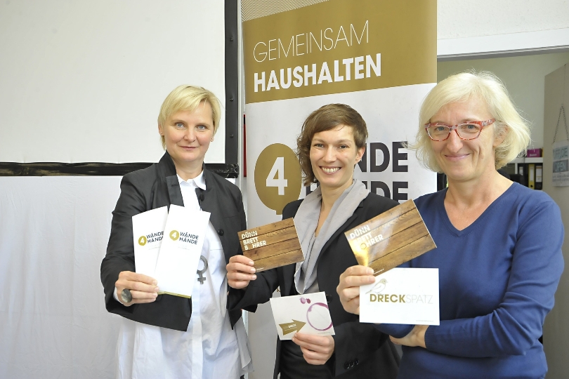Stadträtin Sandra Frauenberger, Martina Wurzer (Gemeinderätin Grüne Wien), Ingrid Moritz (AK Wien) bei der Pressekonferenz zur Kampagne "4 Wände 4 Hände"