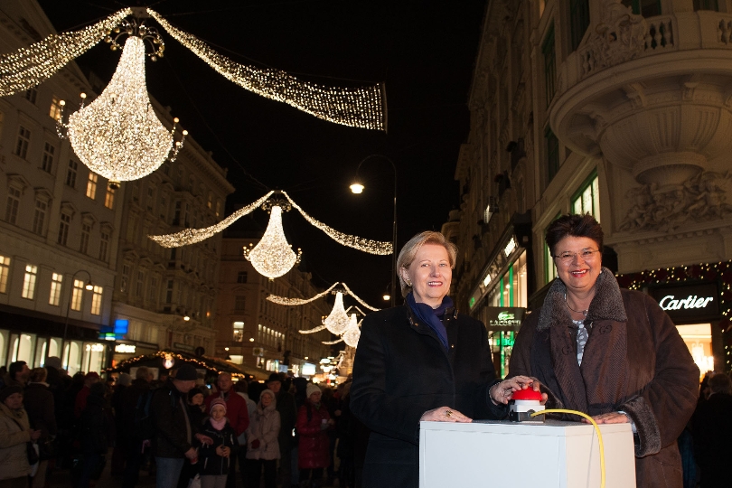 Wirtschaftskammer Wien-Präsidentin Brigitte Jank und Vizebürgermeisterin Renate Brauner beim Einschalten Weihnachtsbeleuchtung am Graben