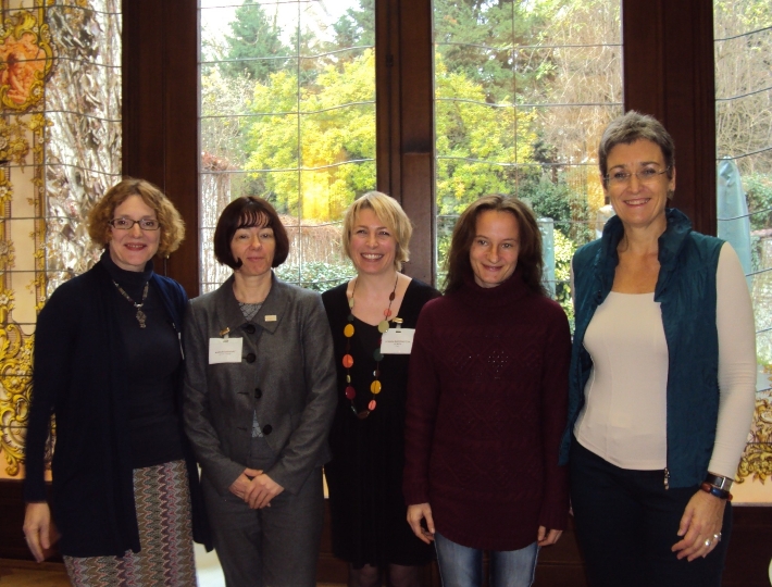 Michaela Kauer (Wien-Haus, Brüssel), Marion Gebhart (MA 57), Leanda E. Barrington-Leach (Europäische Frauenlobby), Isabella Meier (Uni Graz), MEP Ulrike Lunacek