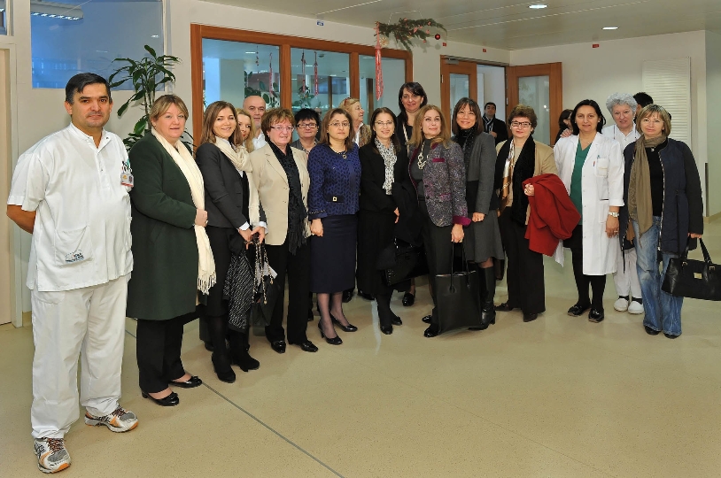 Landtagspräsidentin Klicka mit der türkischen Ministerin Fatma Sahin, Delegationsmitgliedern und MitarbeiterInnen des Pflegewohnhauses Favoriten