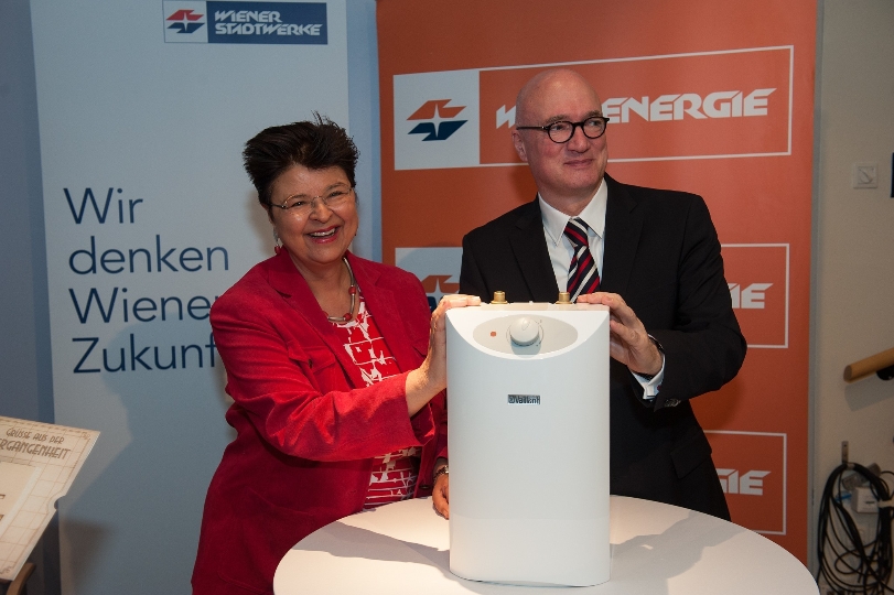 Vizebürgermeisterin Renate Brauner und Wiener Stadtwerke Energievorstand Marc Hall präsentieren die neue Tauschaktion der Wien Energie