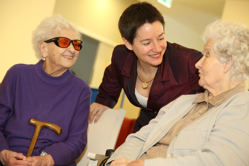 Stadträtin Sonja Wehsely besuchte SeniorInnen im Pflegewohnhaus Simmering