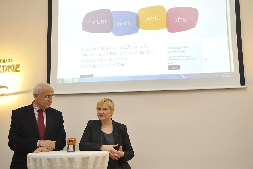 Stadträtin Sandra Frauenberger präsentiert gemeinsam mit Forumsvorsitzenden Dr. Thomas Oliva die ersten Ergebnisse des forum wien.welt.offen.