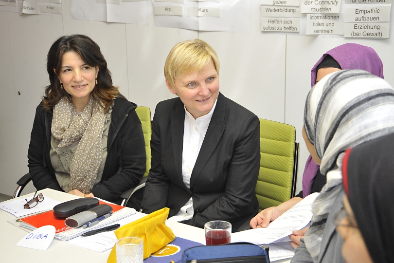 Integrations- und Frauenstadträtin Sandra Frauenberger besucht den neuen Lehrgang "NACHBARINNEN in Wien" 