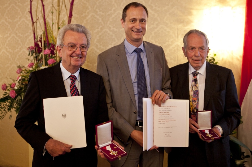 Wolfgang Feuchtmüller und Sven Boltenstern erhalten von Kulturstadtrat Andreas Mailath-Pokorny das "Goldene Verdienstzeichen des Landes Wien"