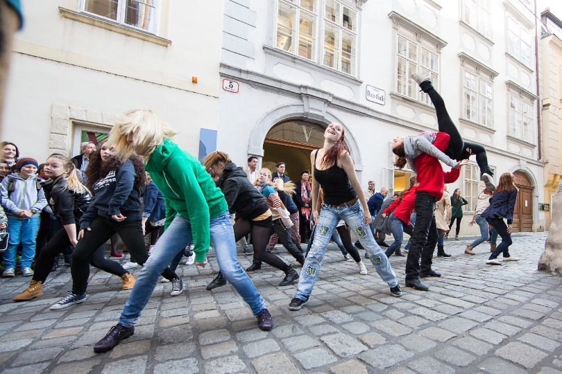 TänzerInnen des Performing Center Austria beim Flashmob