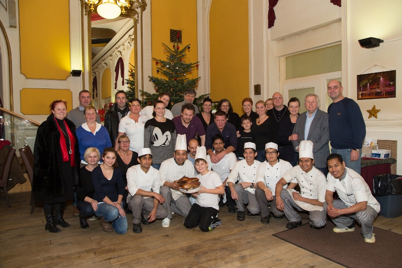 Das Team des Brandauers Schlossbräu verschönerte 200 NutzerInnen der Wohnungslosenhilfsorganisation „wieder wohnen“ mit einem Ganslessen Weihnachten.