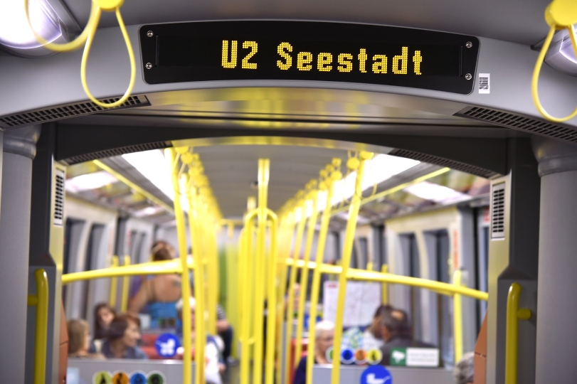 Mit der U-Bahn-Linie U2 erreicht man von der Wiener Innenstadt die Seestadt Aspern in gut 20 Minuten. 