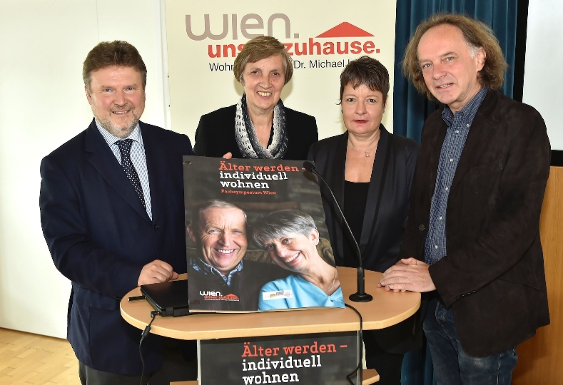 Stadtrat Ludwig mit den StudienautorInnen: v.l. Architektin Brandl, Architektin Feuerstein und Soziologe Christoph Reinprecht