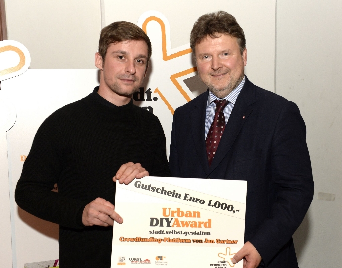 StR Michael Ludwig mit Jan Gartner, der mit seiner Crowfunding-Plattform die Jury überzeugen konnte und mit 1.000 .-€ ausgezeichnet wurden. 
