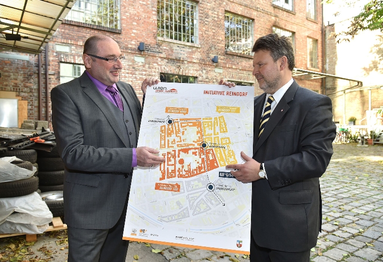 BV Gerhard Zatlokal und Wohnbaustadtrat Michael Ludwig präsentierten den Plan der Initiative Reindorf die insgesamt 24 Häuserblocks mit insgesamt 270 Liegenschaften umfasst.