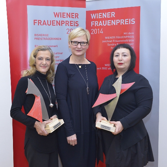 13. Wiener Frauenpreis: Preisträgerin Kathrin Zechner, Frauenstadträtin Sandra Frauenberger und Preisträgerin Julya Rabinowich (v.li.n.re.)