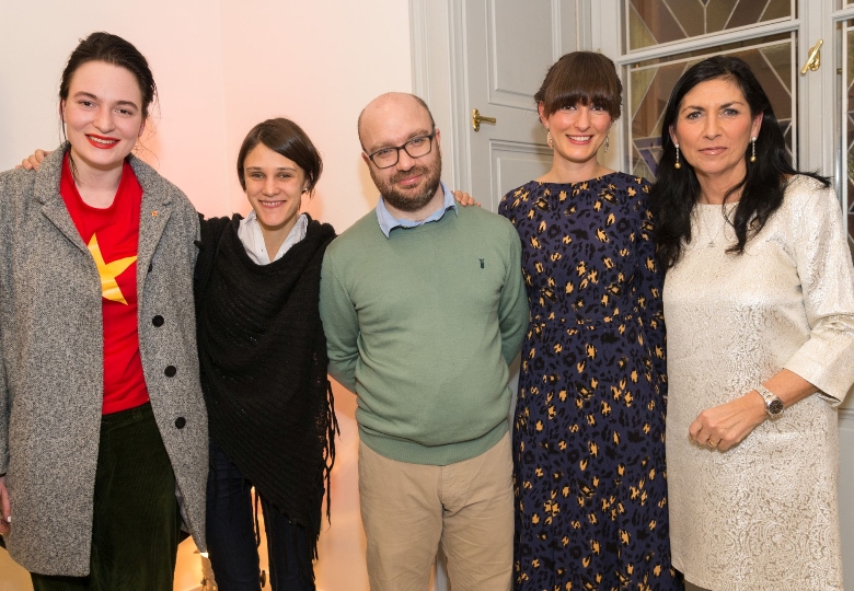 KünstlerInnen aus Russland: Alisa Yoffe, Olga Jitlina und Haim Sokol mit Astrid Peterle und Danielle Spera