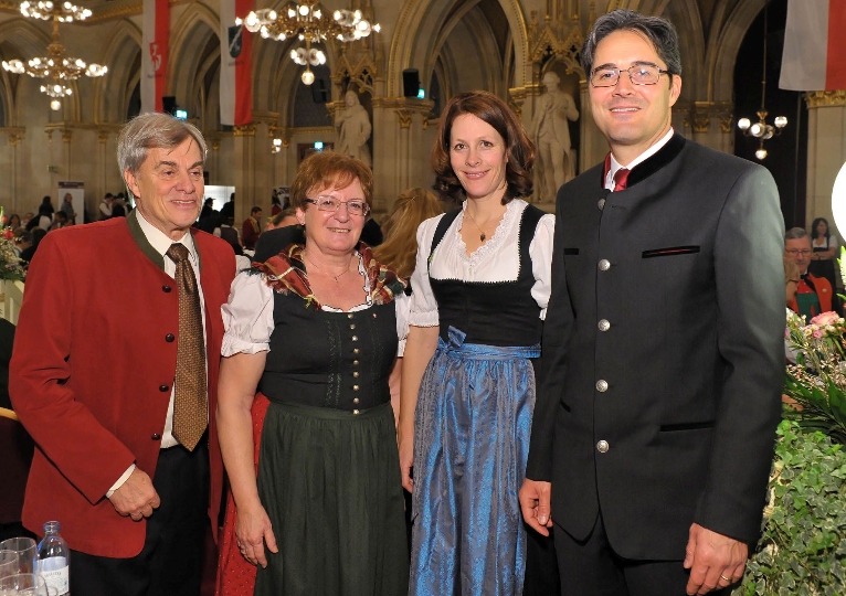 Dritte Präsidentin des Wr. Landtags Marianne Klicka mit ihrem Gatten Alfred und der Landeshauptmann von Südtirol Dr. Arno Kompatscher mit seiner Gattin.