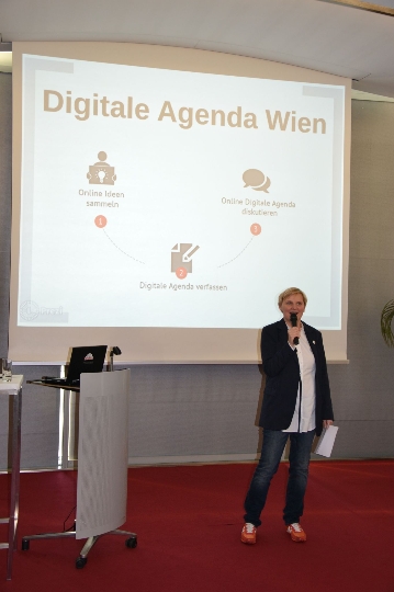 Stadträtin Sandra Frauenberger präsentiert die zweite Phase der Digitalen Agenda Wien.
