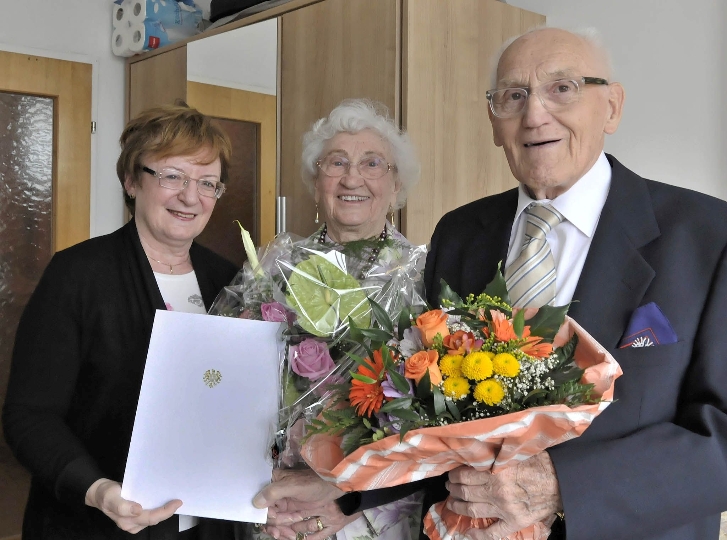 Dritte Präsidentin des Wr. Landtags Marianne Klicka mit Margarete und Karl Houf. 