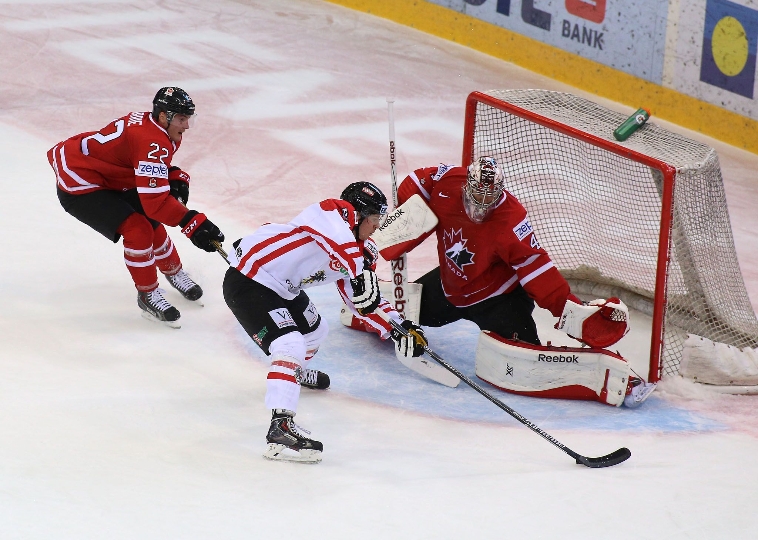 Österreich führte im ersten Drittel 2:1, der Sieg ging aber mit 4:2 an Kanada