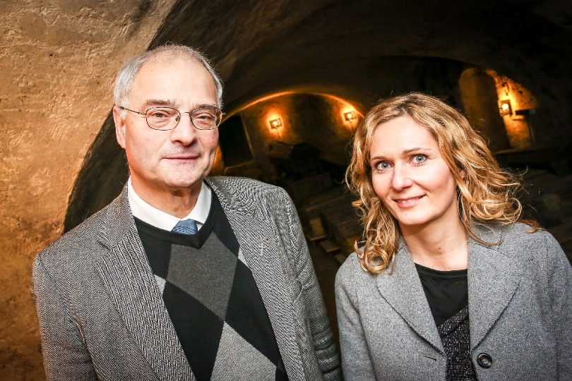 Pater Peter van Meijl und Manuela Legen-Preissl vom Bundesdenkmalamt arbeiten für die Erhaltung der Kunstschätze eng zusammen.
