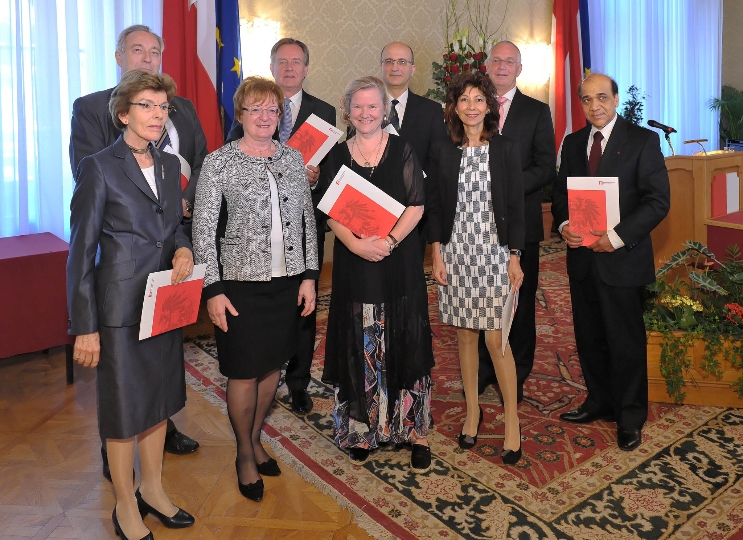 Die Dritte Präsidentin des Wiener Landtags Marianne Klicka bei der Verleihung der Berufstitel-Dekrete an verdiente Medizinerinnen und Mediziner. 