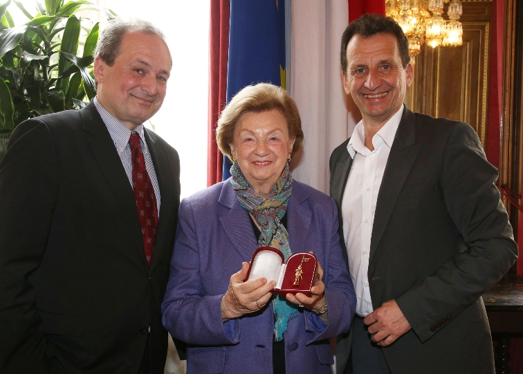 Franz Patay, Rektor der Konservatorium Wien Privatuniversität, Yvonne Jurmann und Stadtrat Christian Oxonitsch bei der Verleihung