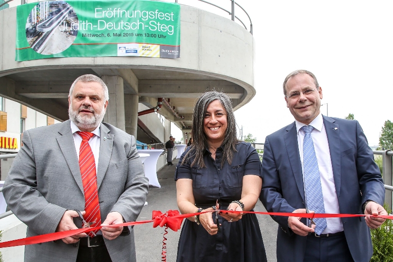 Der Leopoldstädter Bezirksvorsteher Karlheinz Hora, Vizebürgermeisterin Maria Vassilakou und der Leiter der MA29 eröffnen den "Judith-Deutsch-Steg".