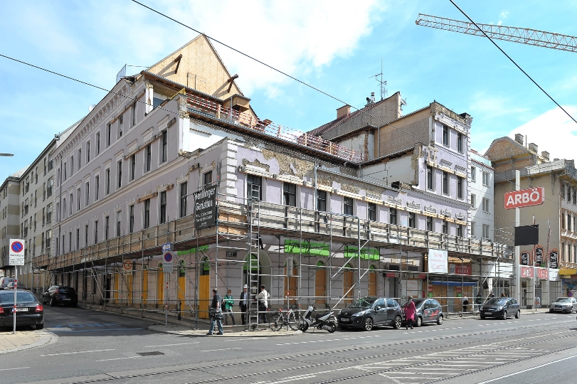 Dank umfangreicher Fördermittel der Stadt Wien kann das Gründerzeithaus gerettet werden.