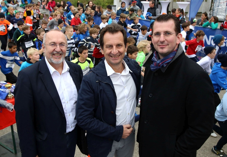 Der Präsident des Wiener Leichtathletikverbandes Walter Ottmann, Sportstadtrat Christian Oxonitsch und Alexander Ottmann