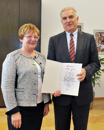 Dritte Präsidentin des Wiener Landtags Marianne Klicka mit Hofrat Dr. Jörg Krainhöfner