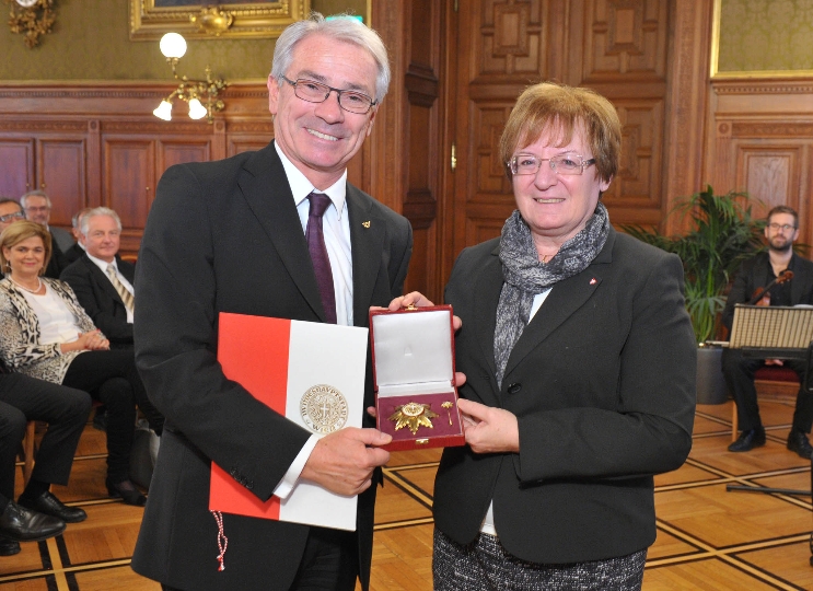 Die Dritte Präsidentin des Wr. Landtags Marianne Klicka mit Generaldirektor Dipl.-Ing. Dr. Georg Pölzl