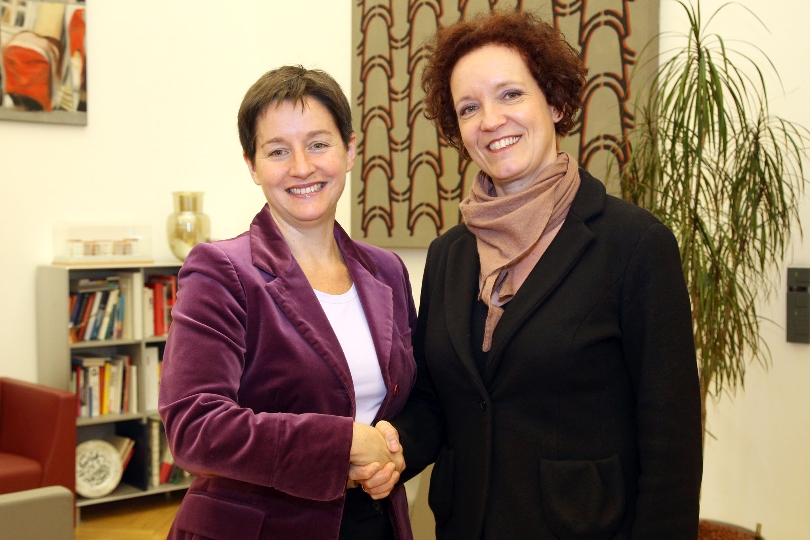 Stadträtin Sonja Wehsely begrüßt die neue Leiterin des Büros für Frauengesundheit und Gesundheitsziele Kristina Hametner