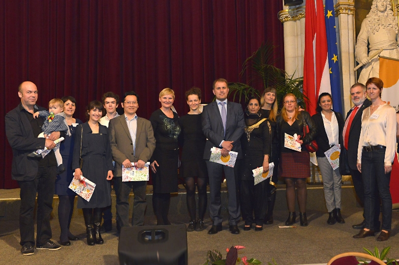 Integrationsstadträtin Sandra Frauenberger empfängt die neuen StaatsbürgerInnen im Wiener Rathaus.
