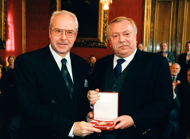 Überreichung des Großen Goldenen Ehrenzeichens an Johannes Prochaska durch Landeshauptmann Dr. Michael Häupl