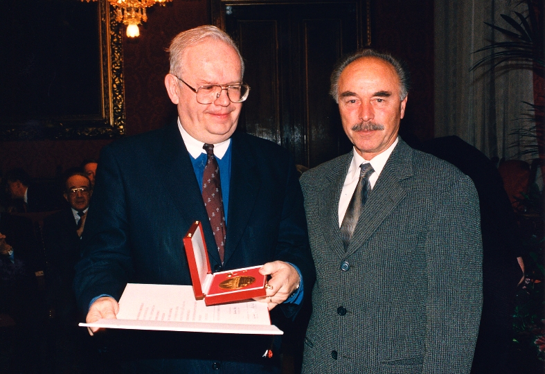 Ehrenmedaillenüberreichung an Prof. Dr. Gerd Kaminski durch Vbgm. Dr. Sepp Rieder