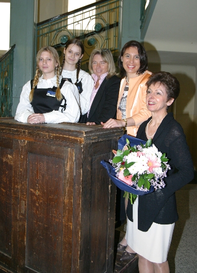 v.li.n.re.: Vbgm. Grete Laska, Stadtschulratspräsidentin Susanne Brandsteidl und Christine Kralovics-Nitsch