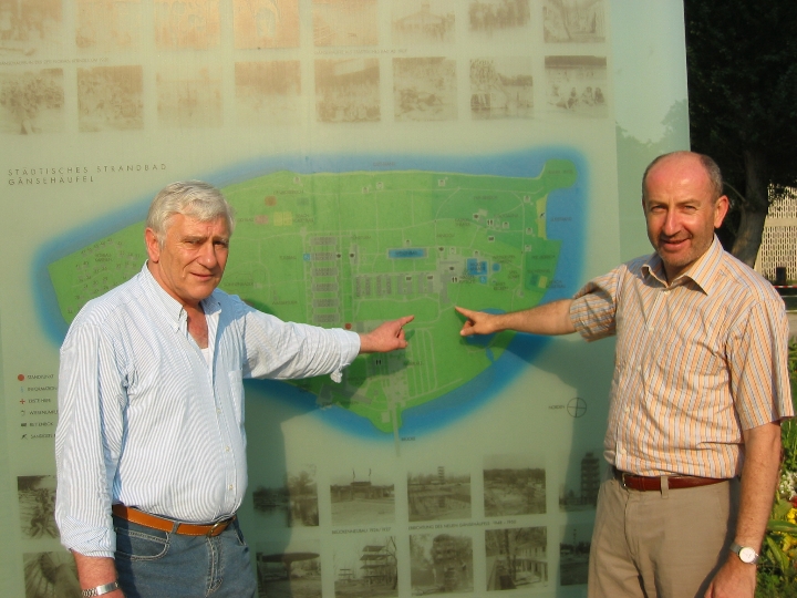 Betriebsmeister Erich Cerny und Betriebsleiter DI Hubert Teubenbacher schauen darauf, dass ihre "Insel" funktioniert