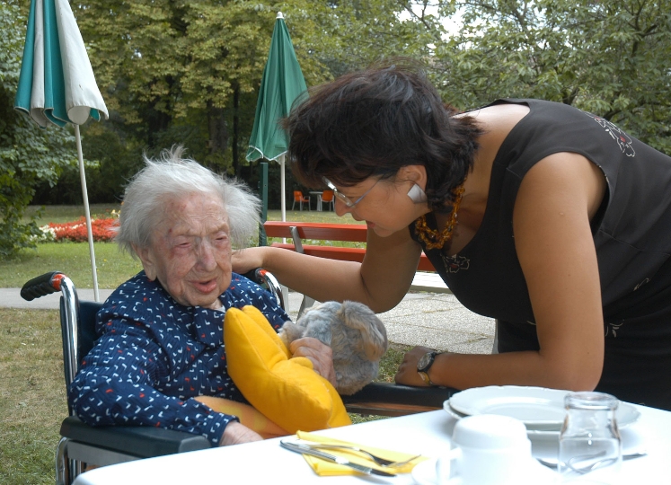 Stadträtin Mag. Renate Brauner gratuliert Anna Rudicky zu ihrem 107. Geburtstag