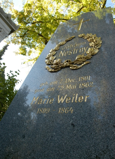 StR. Dr. Andreas Mailath-Pokorny besucht das Grab von Marie Weiler am Wiener Zentralfriedhof