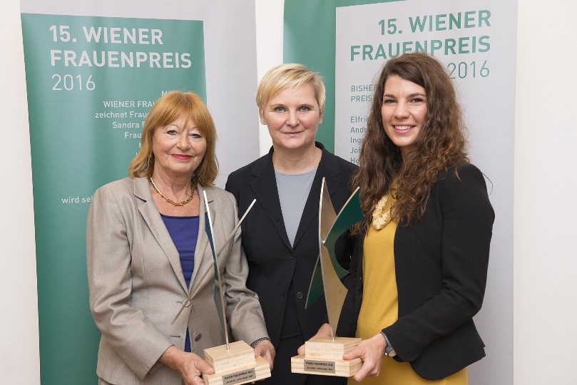 Frauenstadträtin Sandra Frauenberger würdigte Beate Wimmer-Puchinger und Maria Mayrhofer, die sich im außerordentlichen Ausmaß für die Selbstbestimmung von Frauen engagieren.